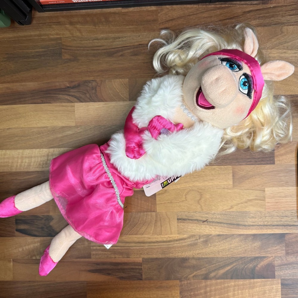Disney Store The Muppets Miss Piggy Sleeping Beauty Plush Doll Pink Satin 2012